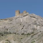 Генуэзская крепость на скале