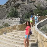 Начало каменной лестницы к Генуэзской крепости